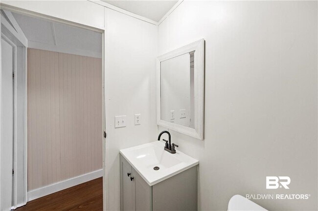 Building Photo - 16962 Lea Cir