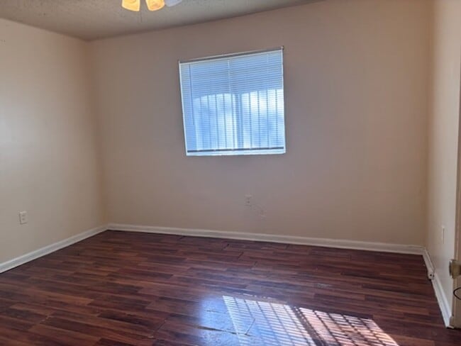 Building Photo - 1333 Woody Dr