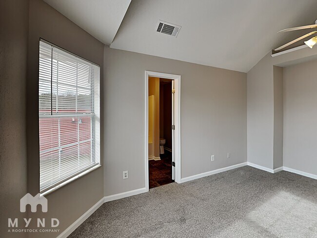 Building Photo - 2395 Raven Cir