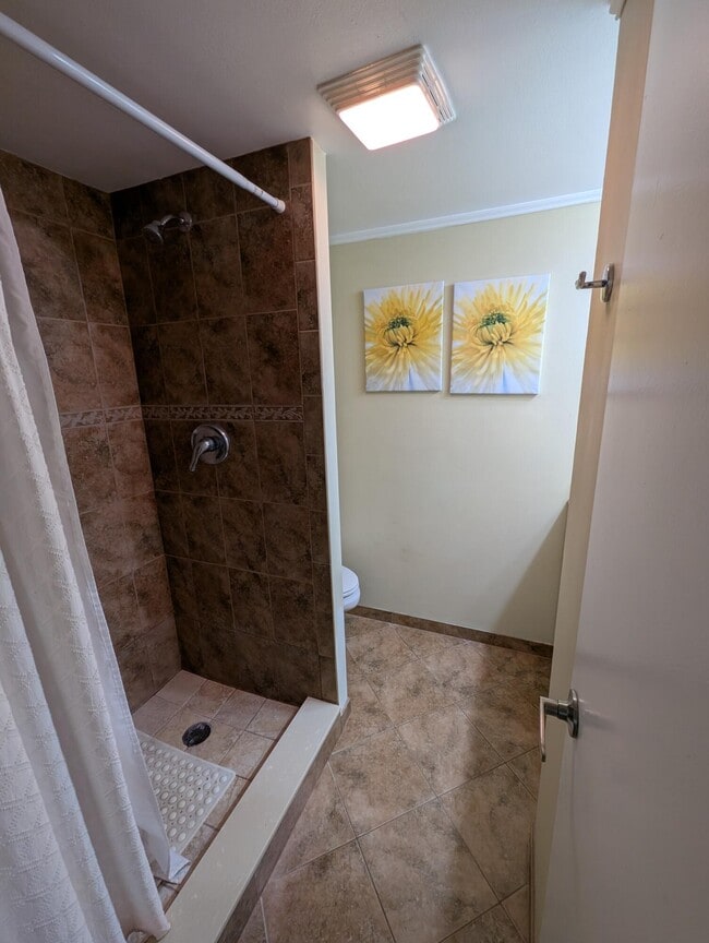 Building Photo - 740 E Ocean Ave