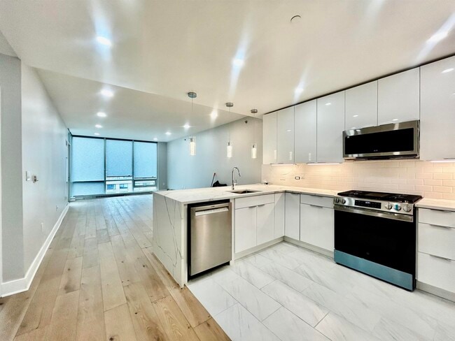 Building Photo - 20 Newport Pkwy