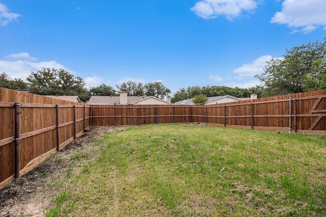 Building Photo - 1814 Addington Dr