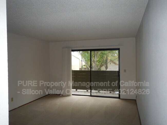 Building Photo - 5596 Makati Cir