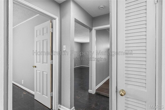 Building Photo - 7471 Sharon Dr