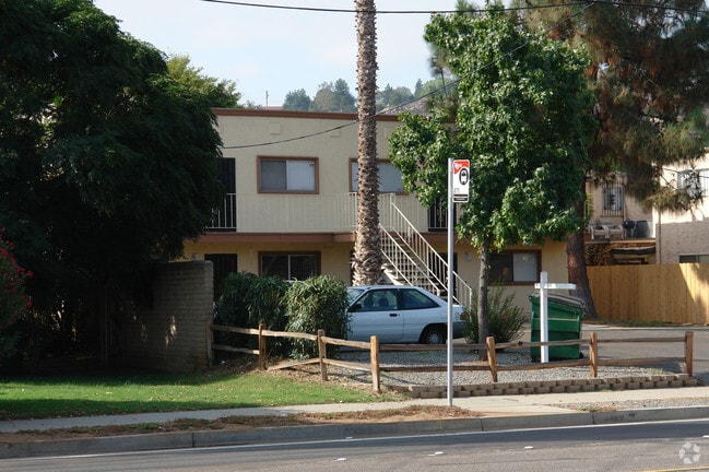Building Photo - 1357 E Washington Ave