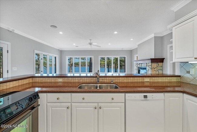 Building Photo - 11 Whisper Lake Dr