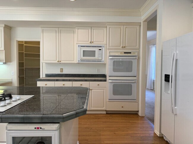 Building Photo - 27171 SE 25th Pl
