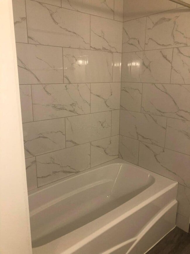 Building Photo - 1391 Bluff Ave