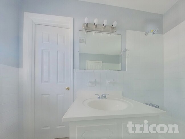 Building Photo - 490 Rocky Creek Dr