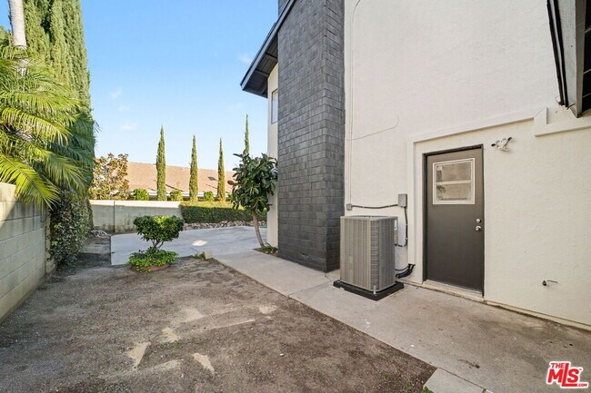 Building Photo - 243 Blanquita Way