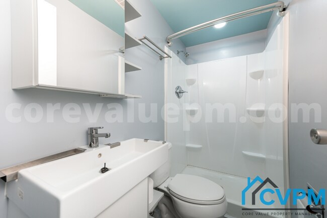 Building Photo - 723 Snowdon Ln