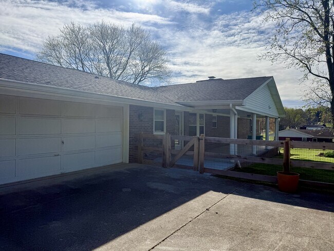 Building Photo - 4527 Terrace View Rd