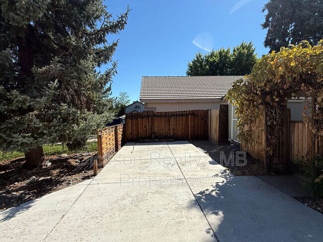 Building Photo - 994 Wheatland Ct