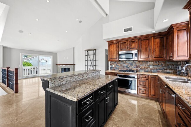 Building Photo - 2547 Orange Ave