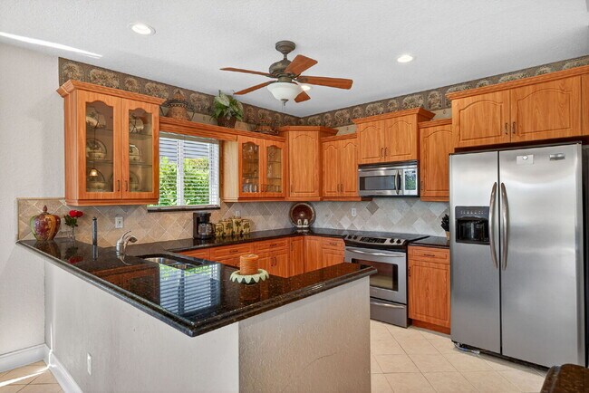 Building Photo - This 2 bedroom plus den, 2 bath condo with a one car garage offers expansive golf course and lake...