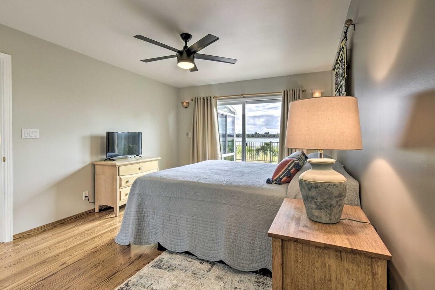 Building Photo - 2606 Bayview Dr