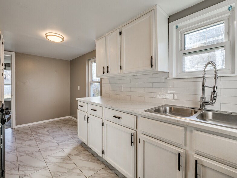 Building Photo - 453 S 50th West Ave