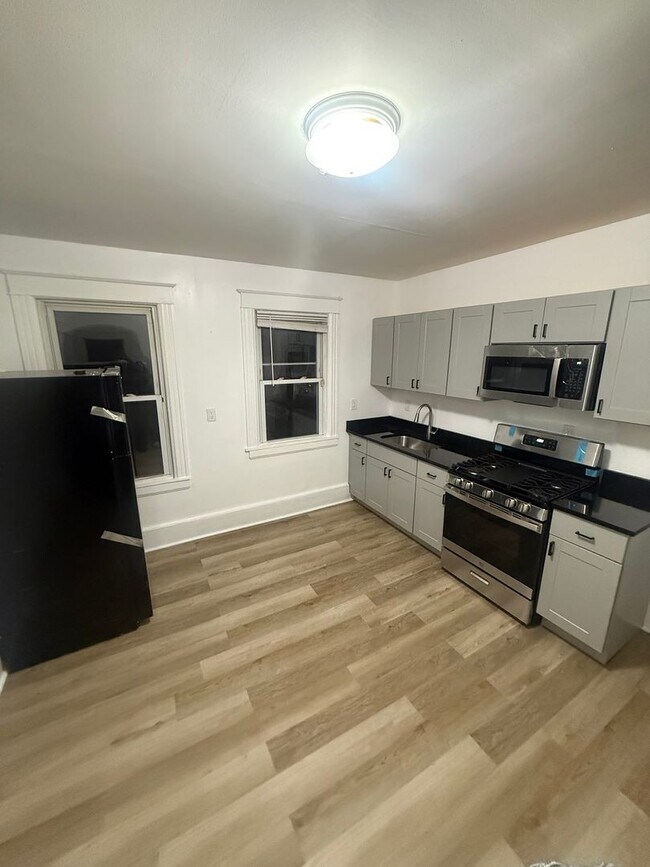 Building Photo - 137 Washington St