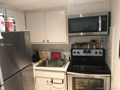 Building Photo - 7904 West Dr