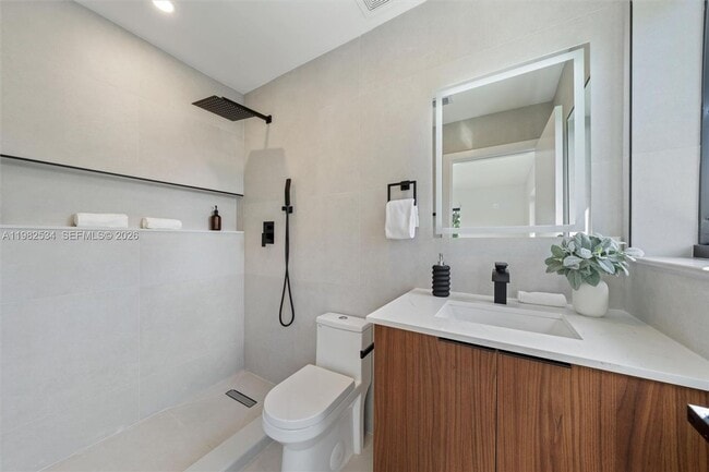 Building Photo - 1305 N 31st Rd