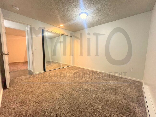 Building Photo - 3624/3626 S Mount Vernon Street Duplex (Lo...