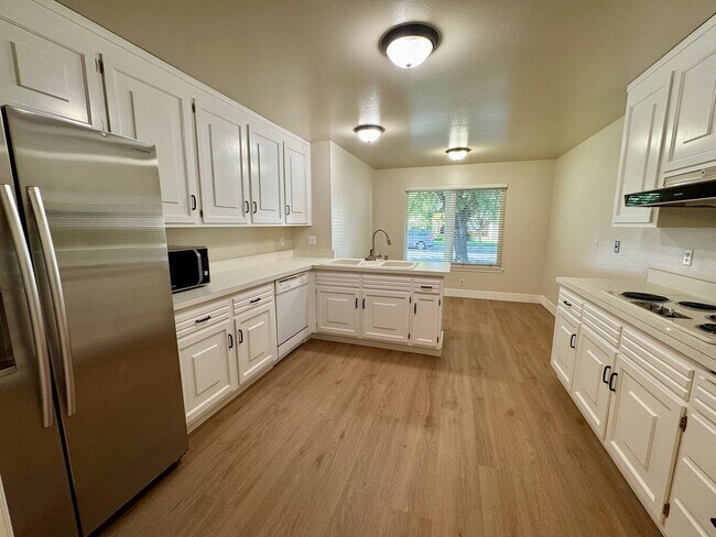 Building Photo - Charming Single-Story Home 4 bed 2 bath in Pleasanton’s Desirable Birdland Neighborhood