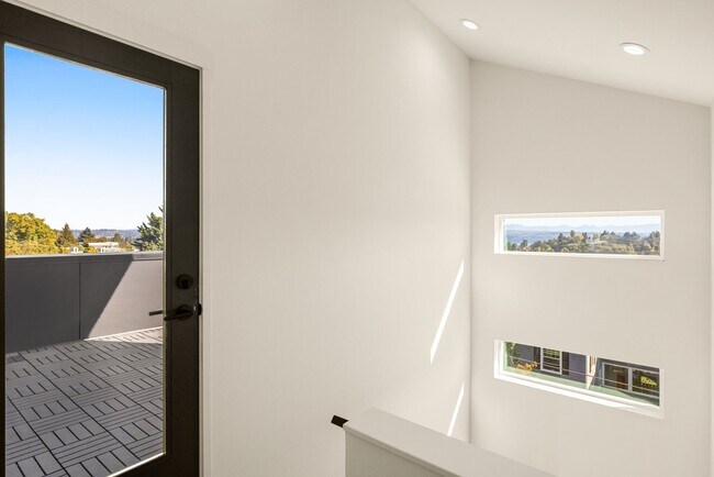 Building Photo - BringItOn 113*