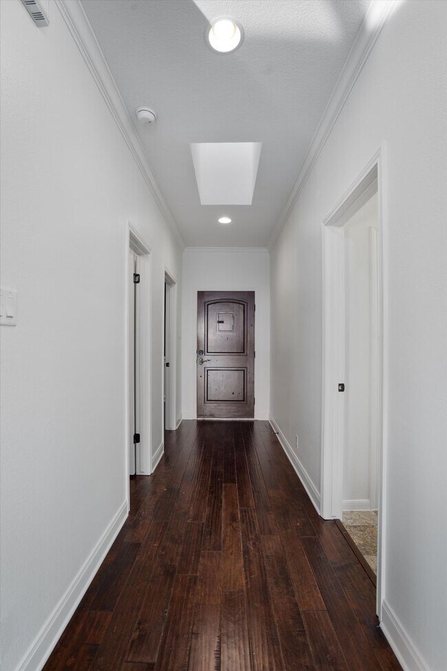 Building Photo - 106 Confidence Cove