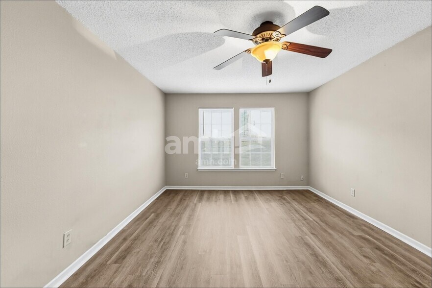 Building Photo - 10777 Emery Dr