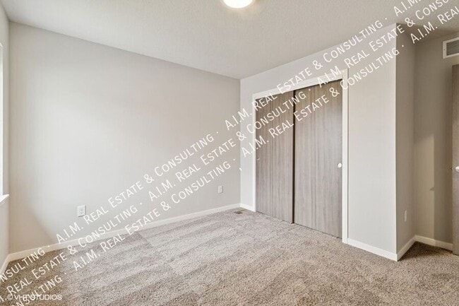 Building Photo - 1100 Edgeland St SW