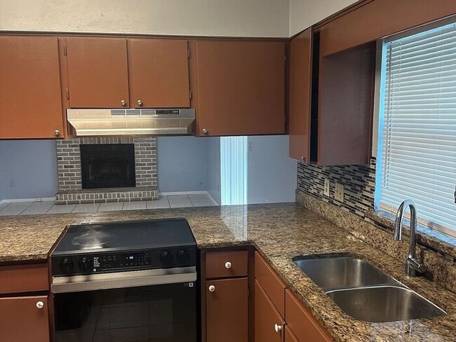 Building Photo - For Rent: Orlando, FL 3 Bed + Office | 2 B...