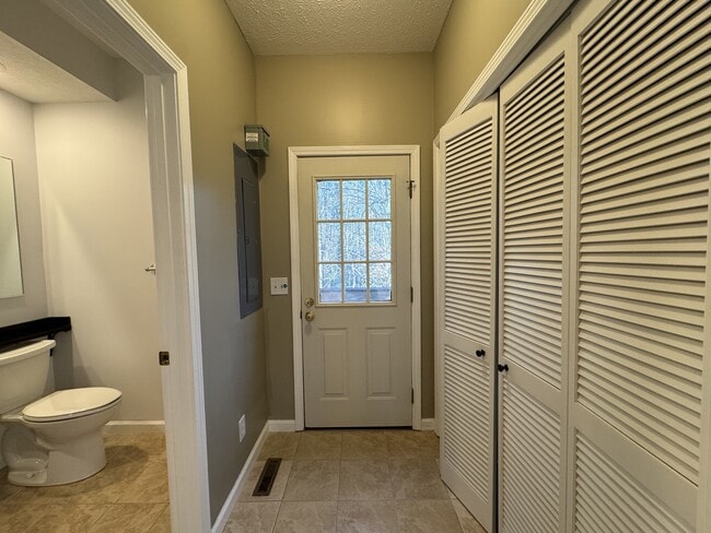 Building Photo - 126 Skiatook Way