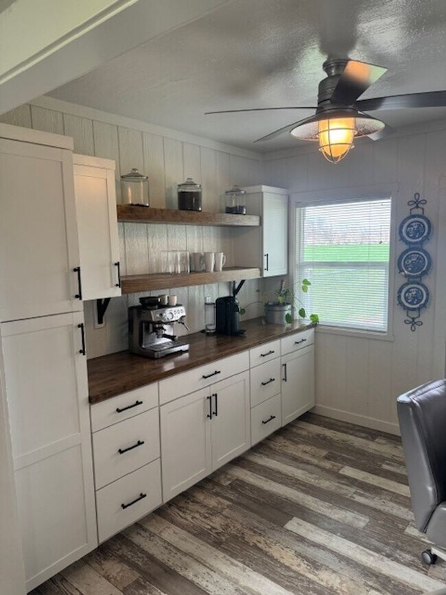 Building Photo - Country Style Living in this Charming Home in Anderson