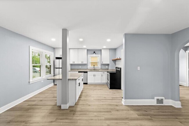 Building Photo - 11100 Thrush Ave