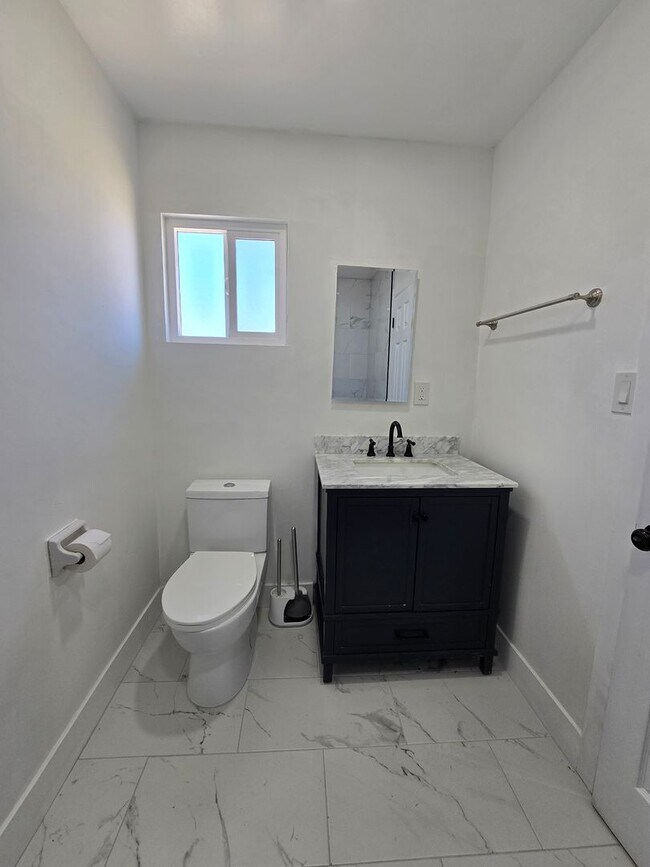 Building Photo - ? Modern 3-Bed, 2-Bath Home with Gorgeous ...