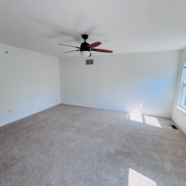 Building Photo - Located in the Highgates subdivision in Upper Macungie Township this 3 bedroom, 2.5 bath townhouse