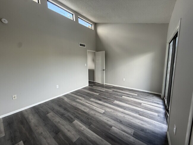 Building Photo - **Move in Special! Inquire now! **Recently...