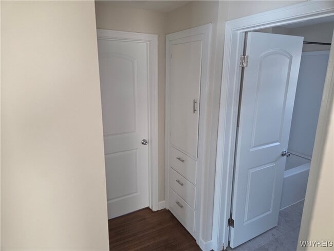 Building Photo - 300 Kerr St