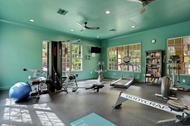 Building Photo - Flagler Station Townhome 3/2.5 - 2 car garage - 2000+ square feet