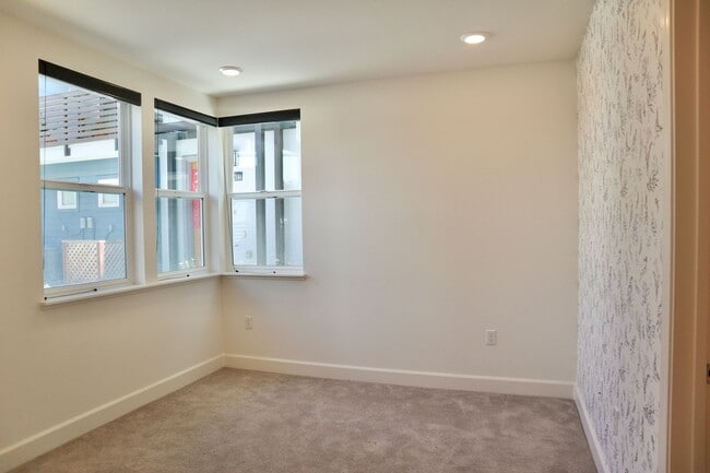 Building Photo - Gorgeous 3-story Townhome Available for Re...