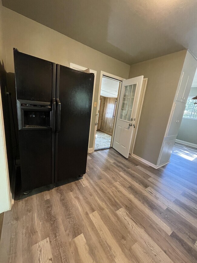 Building Photo - 935 Allen Ave