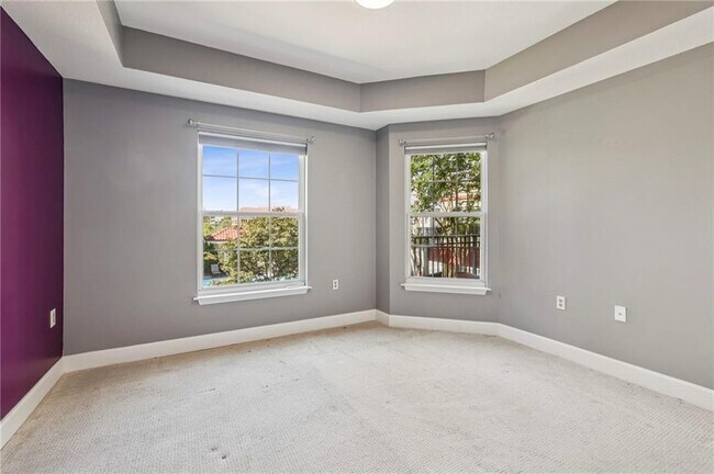 Building Photo - 230 E Ponce de Leon Ave