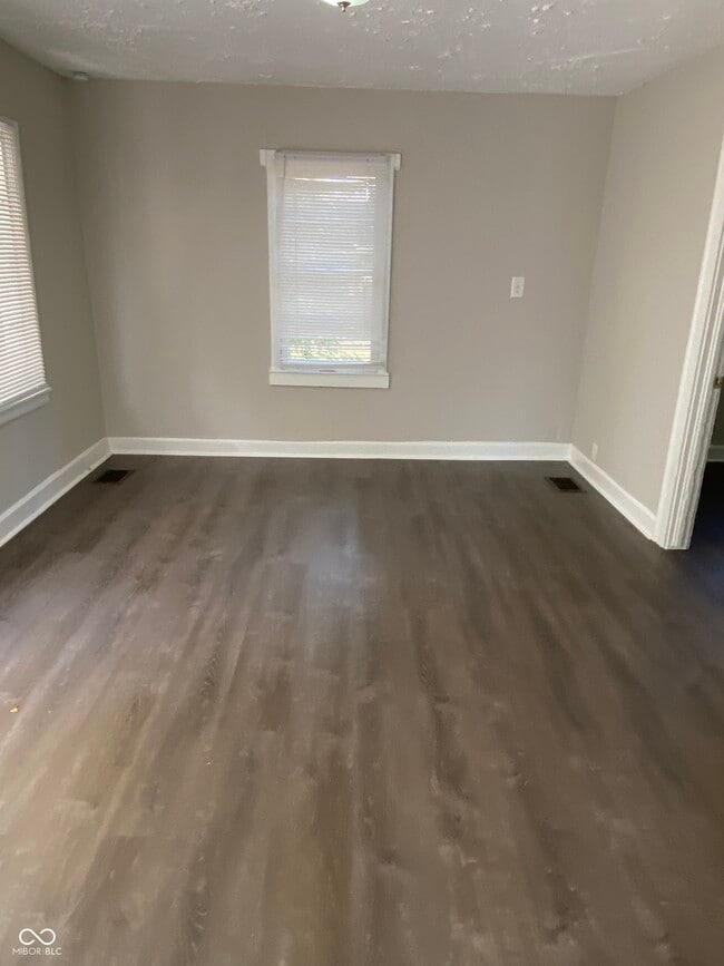 Building Photo - 2373 N Oxford St