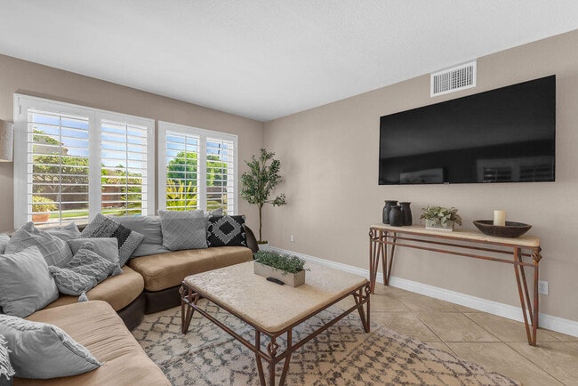 Building Photo - 44310 Villeta Dr