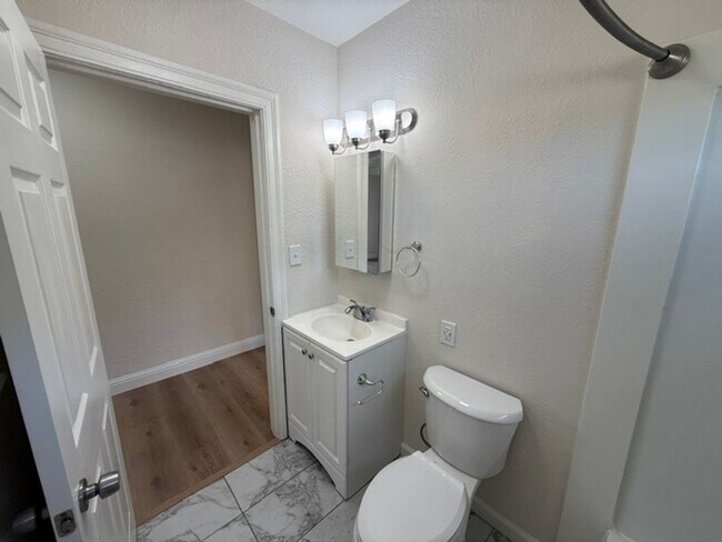 Building Photo - 143 Ladera Dr