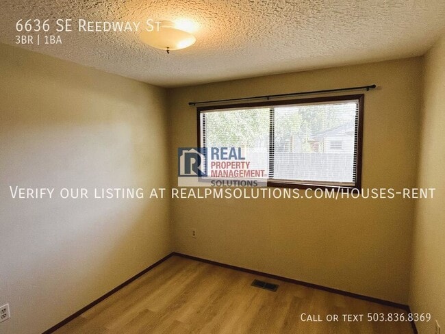 Building Photo - 6636 SE Reedway St