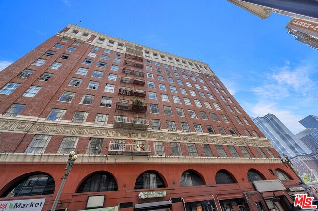 Building Photo - 312 W 5th St