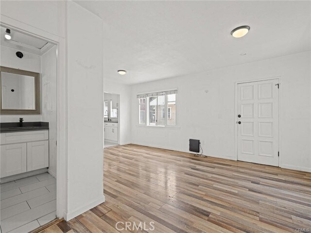 Building Photo - 759 N Loma Vista Dr