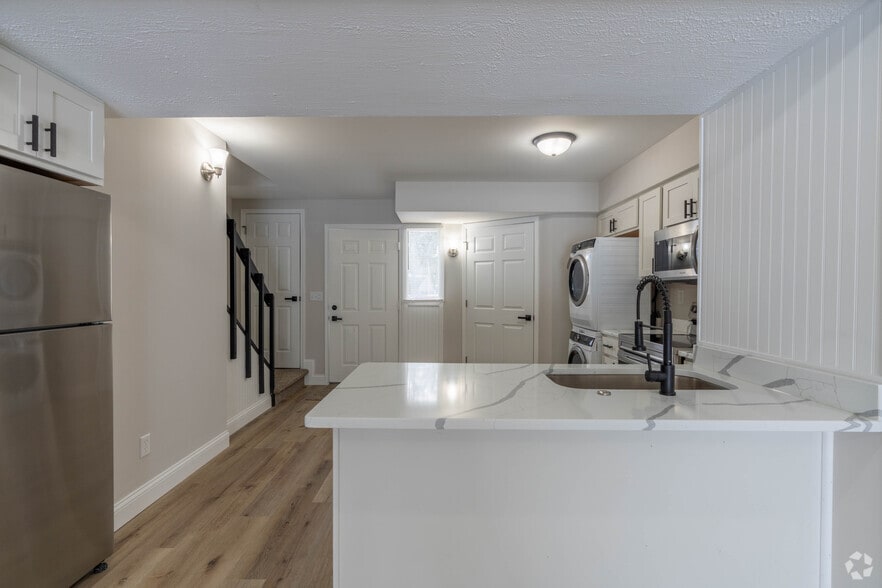2BR, 1BA - 900SF - Kitchen - TERRA - Hiram