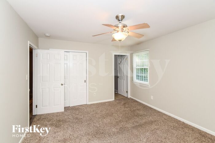 Building Photo - 2207 Vicki Dr